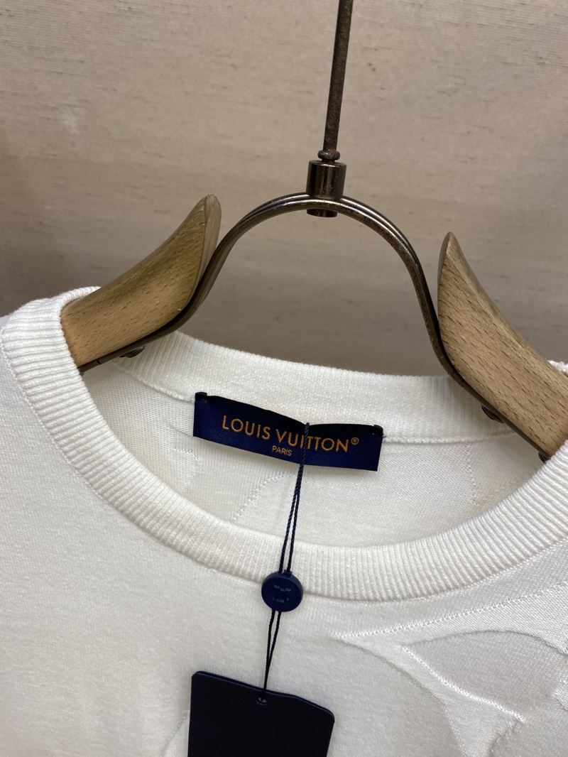 l0vis Vvtt0n shirt